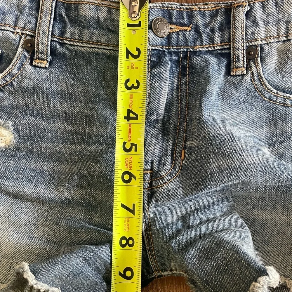 Gap Sexy Boyfriend Short distressed Jean size 4/27